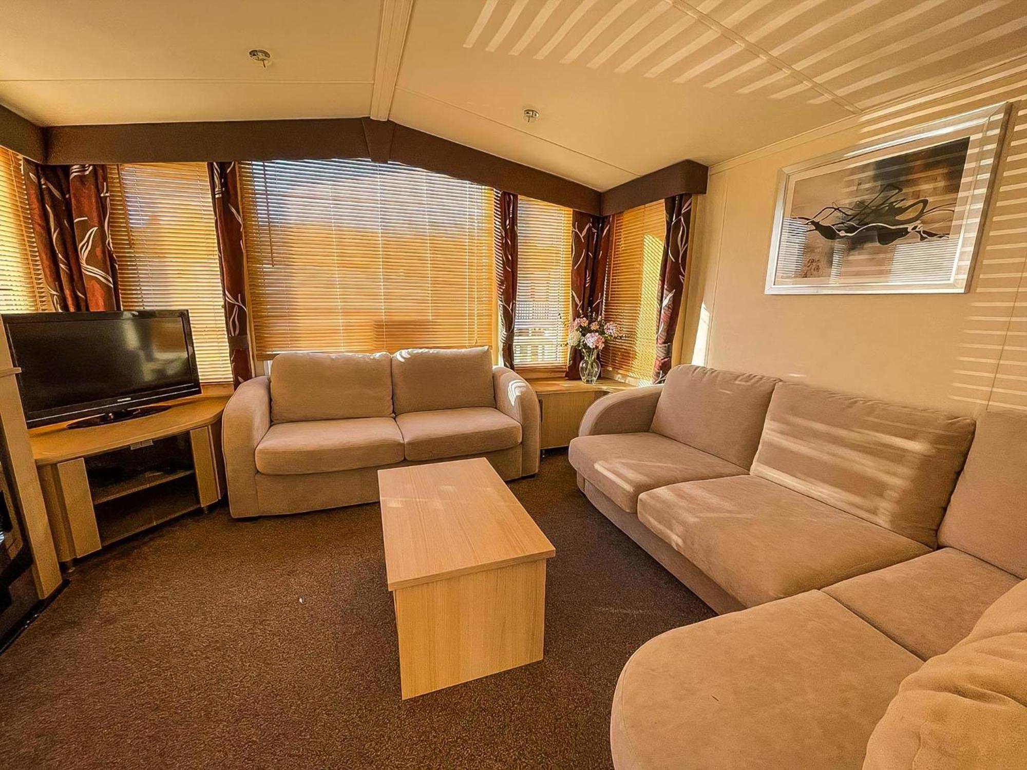 Lovely Caravan With Spacious Decking At North Denes In Suffolk, Ref 40134Nd Lowestoft Εξωτερικό φωτογραφία